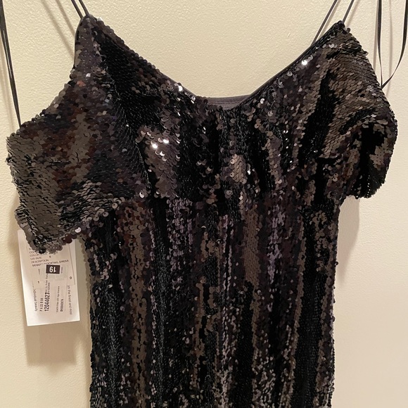 NWT (6) Sleeveless v neck flutter ruffle neckline black sequin shift mini dress - Picture 3 of 11